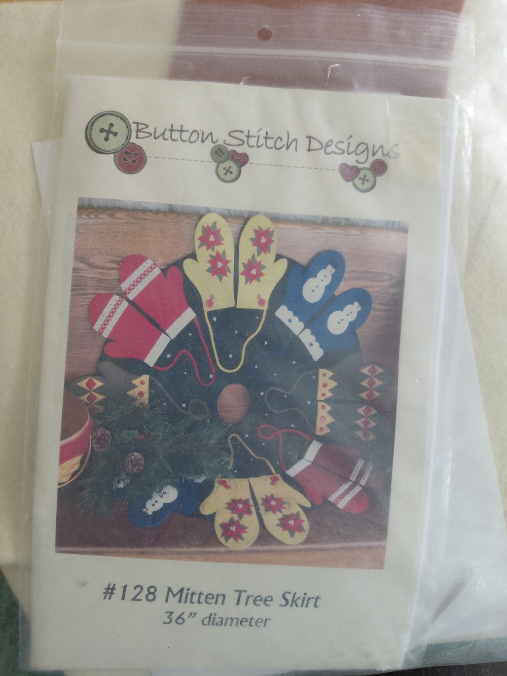 #128 Mitten Tree Skirt - Multicolor Holiday Tree Skirt DIY